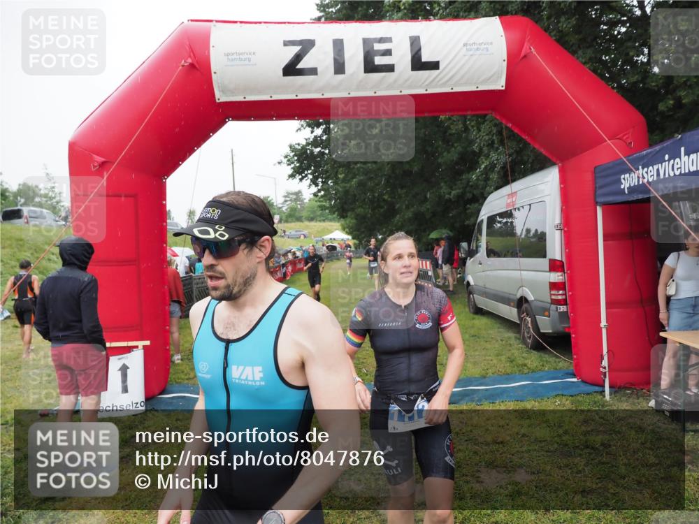 21.06.2025 - 27. Vierlanden-Triathlon MichiJ http://msf.ph/oto/8047876 15.06.2026 14:15:47 Ziel 1172, 1211, 1217, 1293, 1309 meine-sportfotos.de