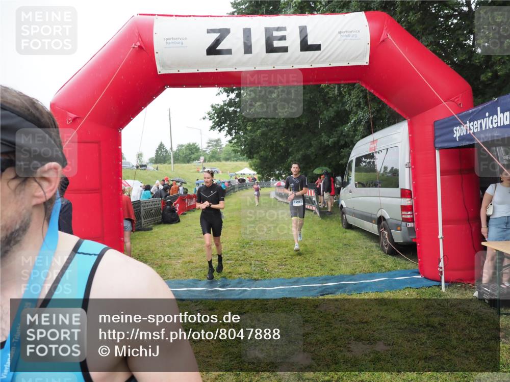 21.06.2025 - 27. Vierlanden-Triathlon MichiJ http://msf.ph/oto/8047888 15.06.2026 14:15:49 Ziel 1172, 1217, 1293, 1309 meine-sportfotos.de