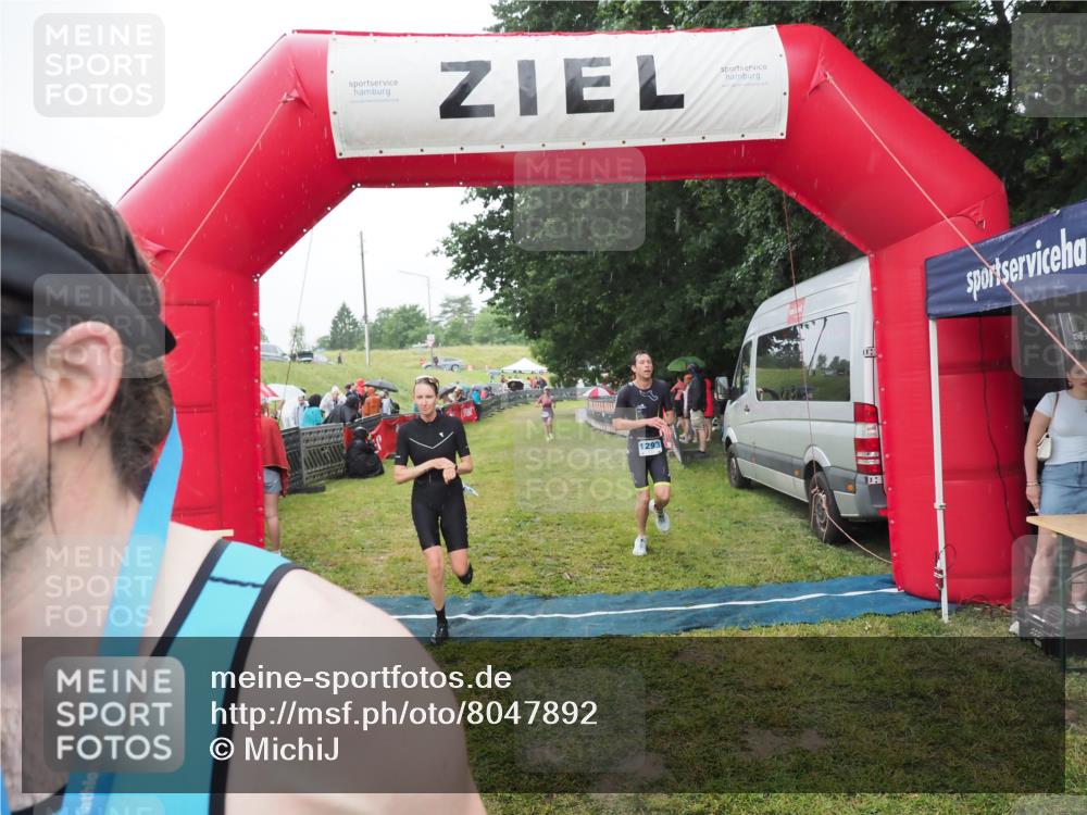 21.06.2025 - 27. Vierlanden-Triathlon MichiJ http://msf.ph/oto/8047892 15.06.2026 14:15:49 Ziel 1172, 1217, 1293, 1309 meine-sportfotos.de