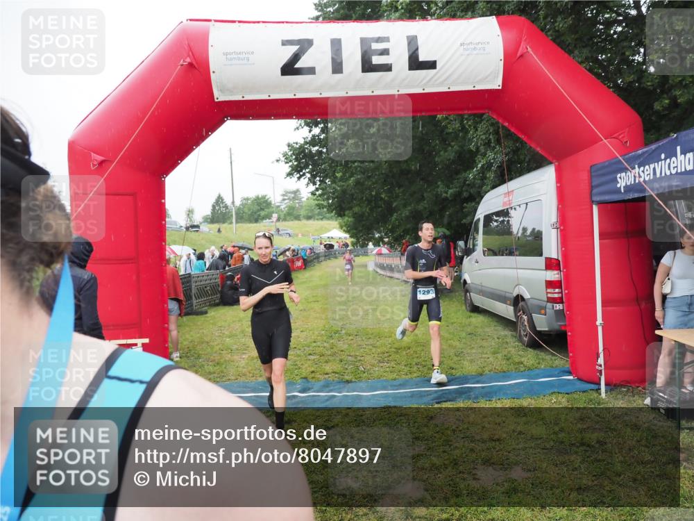 21.06.2025 - 27. Vierlanden-Triathlon MichiJ http://msf.ph/oto/8047897 15.06.2026 14:15:49 Ziel 1172, 1217, 1293, 1309 meine-sportfotos.de