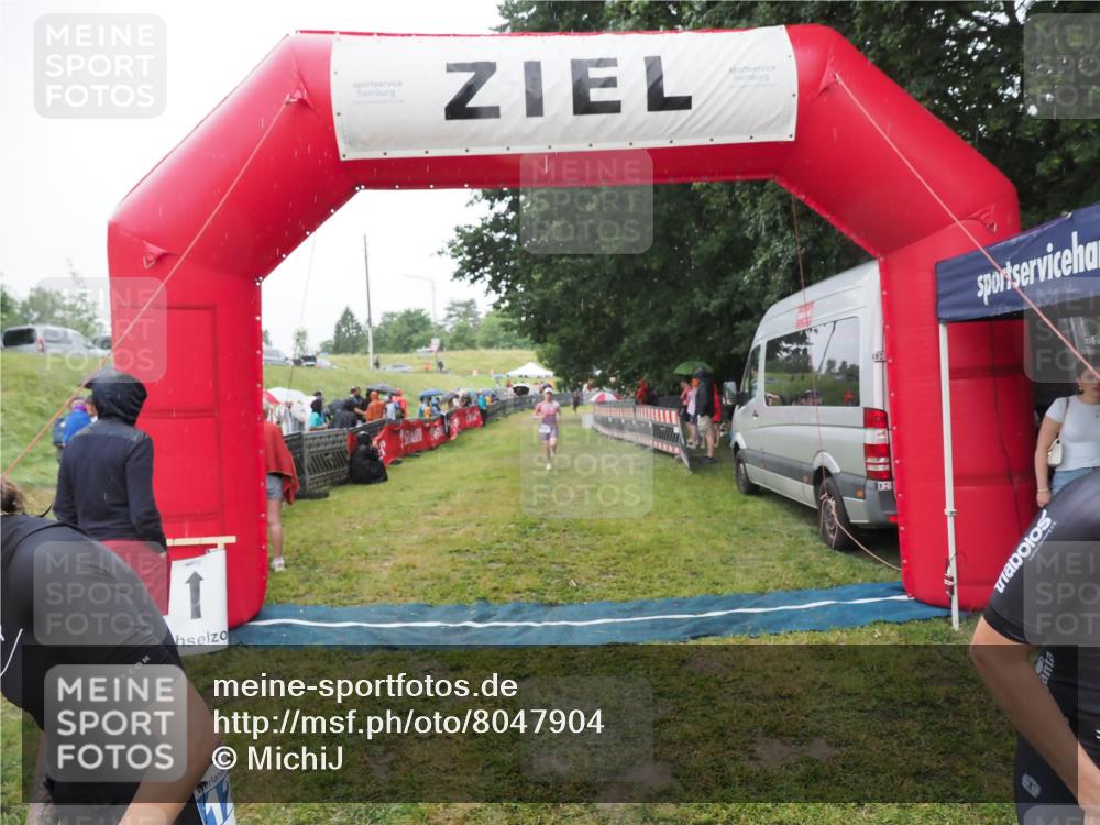 21.06.2025 - 27. Vierlanden-Triathlon MichiJ http://msf.ph/oto/8047904 15.06.2026 14:15:51 Ziel 1172, 1210, 1217, 1293, 1309 meine-sportfotos.de