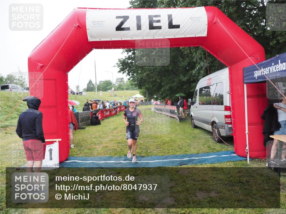 21.06.2025 - 27. Vierlanden-Triathlon MichiJ http://msf.ph/oto/8047937 15.06.2026 14:16:03 Ziel 1173, 1277 meine-sportfotos.de