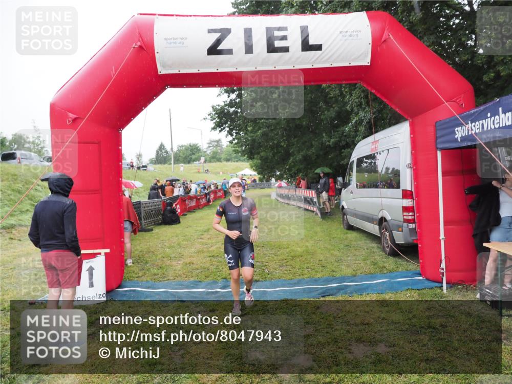 21.06.2025 - 27. Vierlanden-Triathlon MichiJ http://msf.ph/oto/8047943 15.06.2026 14:16:03 Ziel 1173, 1277 meine-sportfotos.de