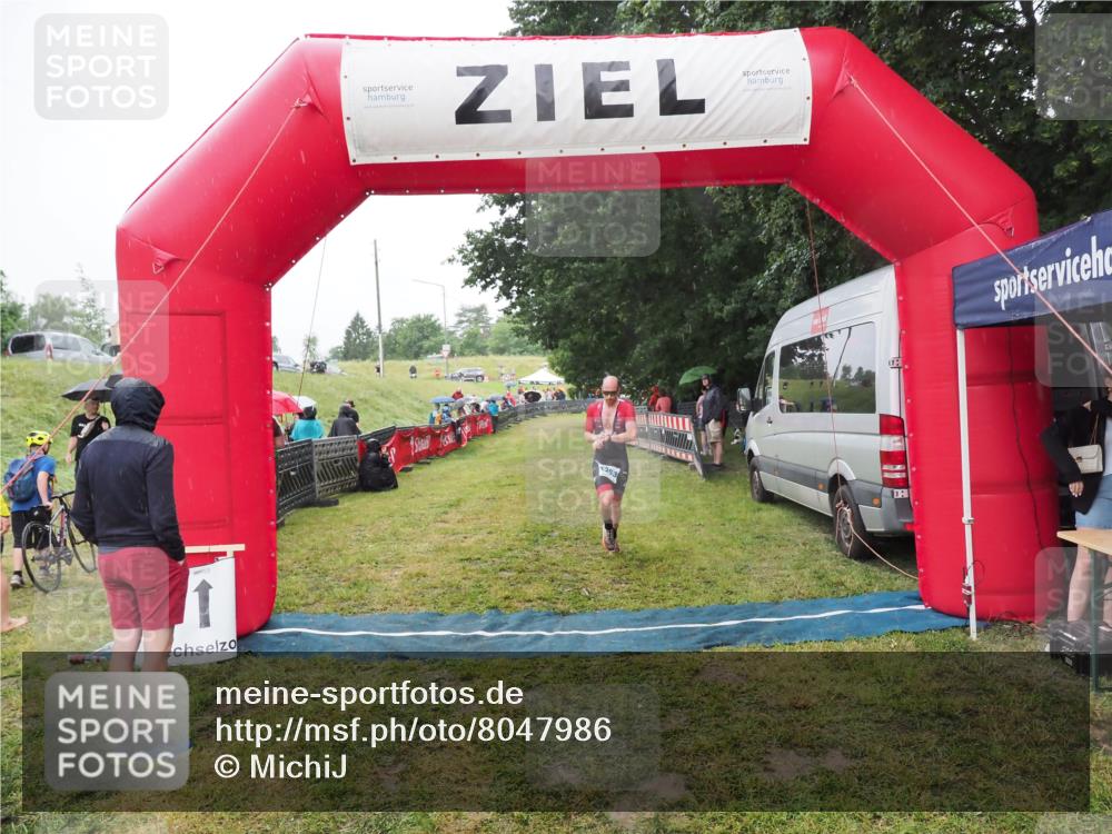 21.06.2025 - 27. Vierlanden-Triathlon MichiJ http://msf.ph/oto/8047986 15.06.2026 14:16:18 Ziel 1253 meine-sportfotos.de