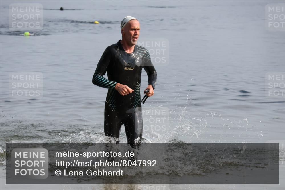15.06.2025 - 27. Vierlanden-Triathlon Lena Gebhardt http://msf.ph/oto/8047992 15.06.2025 08:58:01 Schwimmen 151, 157 meine-sportfotos.de