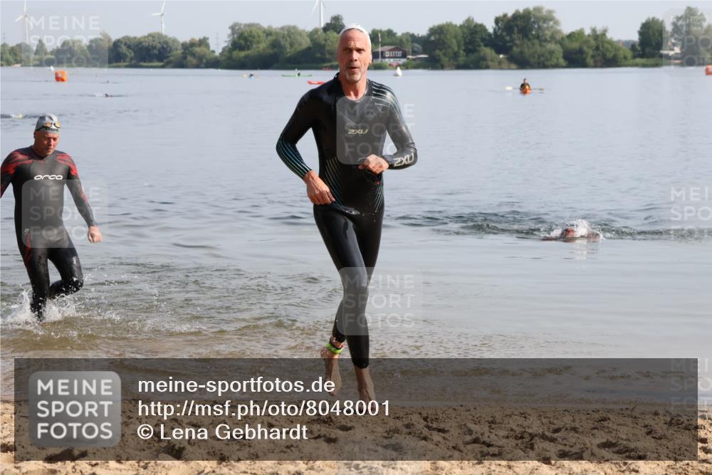 15.06.2025 - 27. Vierlanden-Triathlon Lena Gebhardt http://msf.ph/oto/8048001 15.06.2025 08:58:03 Schwimmen 151, 157 meine-sportfotos.de