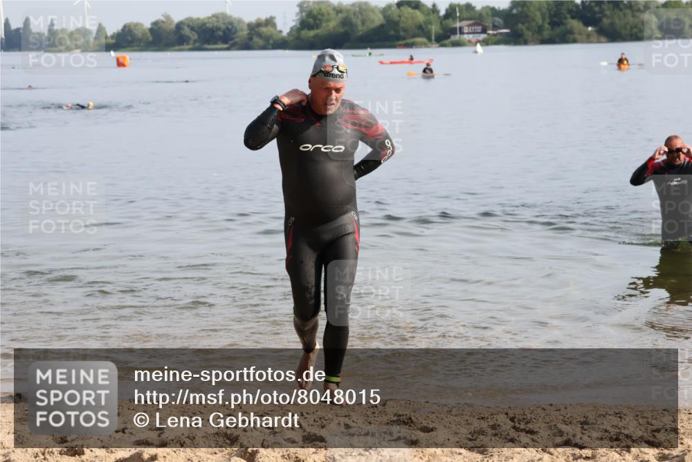 15.06.2025 - 27. Vierlanden-Triathlon Lena Gebhardt http://msf.ph/oto/8048015 15.06.2025 08:58:07 Schwimmen 151, 157, 232 meine-sportfotos.de