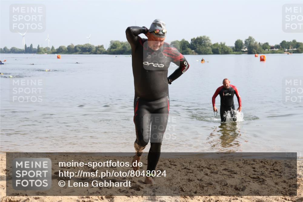 15.06.2025 - 27. Vierlanden-Triathlon Lena Gebhardt http://msf.ph/oto/8048024 15.06.2025 08:58:09 Schwimmen 151, 157, 232 meine-sportfotos.de