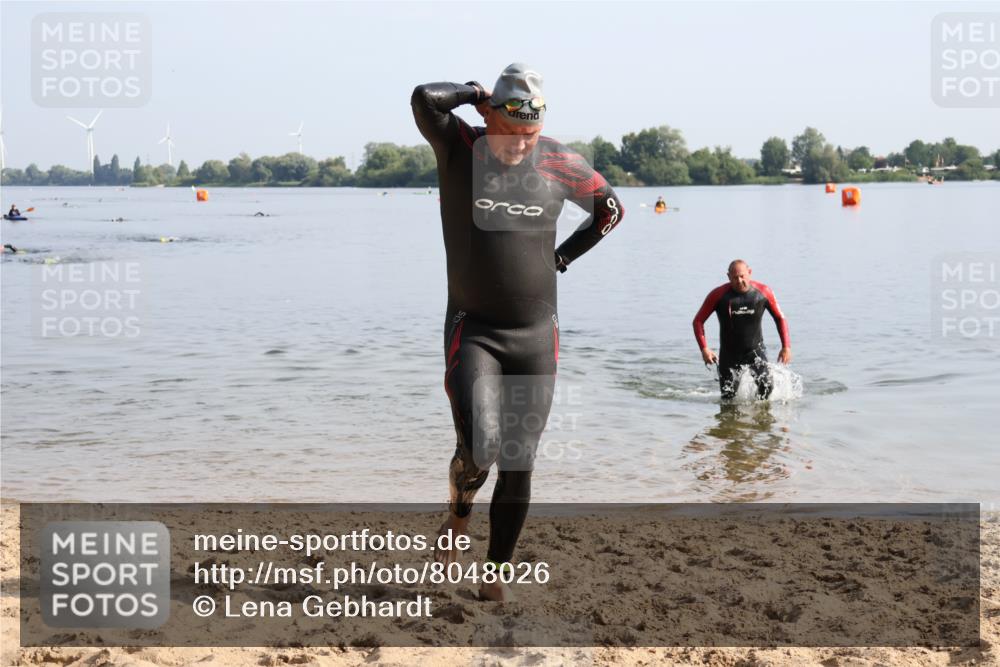 15.06.2025 - 27. Vierlanden-Triathlon Lena Gebhardt http://msf.ph/oto/8048026 15.06.2025 08:58:10 Schwimmen 151, 157, 232 meine-sportfotos.de