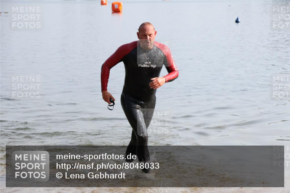 15.06.2025 - 27. Vierlanden-Triathlon Lena Gebhardt http://msf.ph/oto/8048033 15.06.2025 08:58:13 Schwimmen 151, 157, 232 meine-sportfotos.de