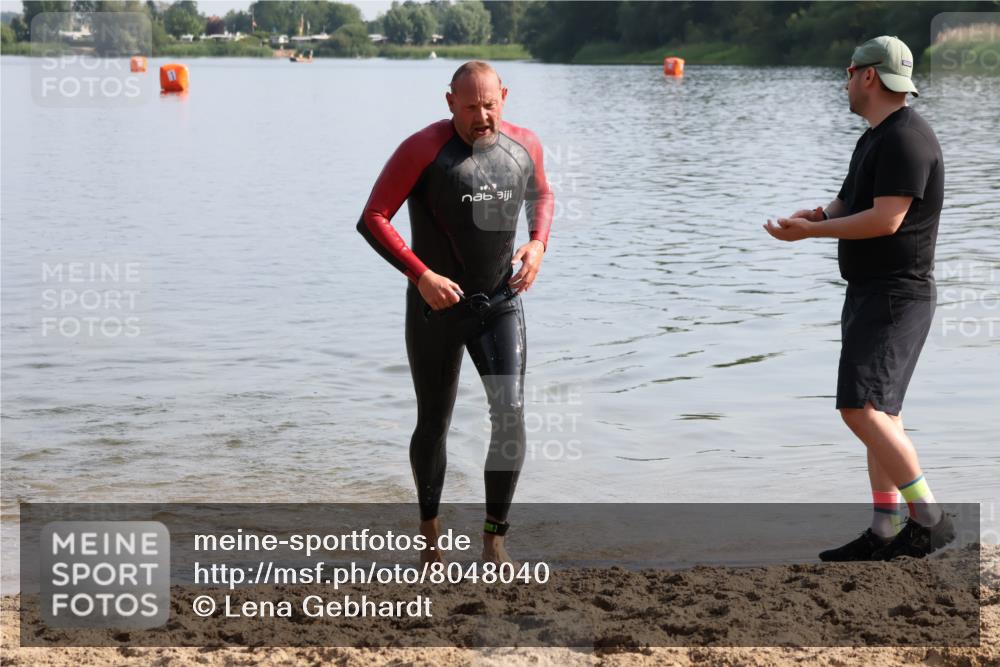 15.06.2025 - 27. Vierlanden-Triathlon Lena Gebhardt http://msf.ph/oto/8048040 15.06.2025 08:58:14 Schwimmen 151, 157, 232 meine-sportfotos.de