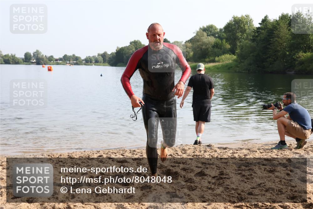 15.06.2025 - 27. Vierlanden-Triathlon Lena Gebhardt http://msf.ph/oto/8048048 15.06.2025 08:58:16 Schwimmen 151, 232 meine-sportfotos.de