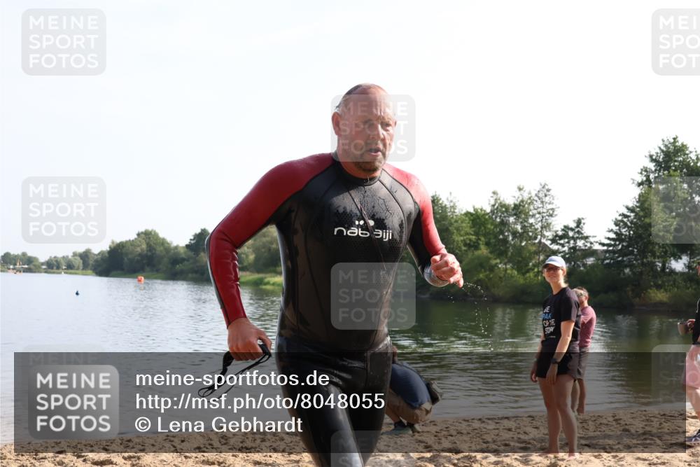 15.06.2025 - 27. Vierlanden-Triathlon Lena Gebhardt http://msf.ph/oto/8048055 15.06.2025 08:58:17 Schwimmen 151, 232 meine-sportfotos.de
