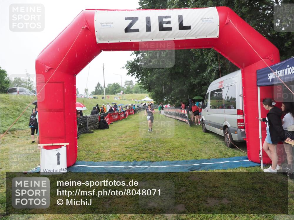 21.06.2025 - 27. Vierlanden-Triathlon MichiJ http://msf.ph/oto/8048071 15.06.2026 14:17:43 Ziel 1169 meine-sportfotos.de