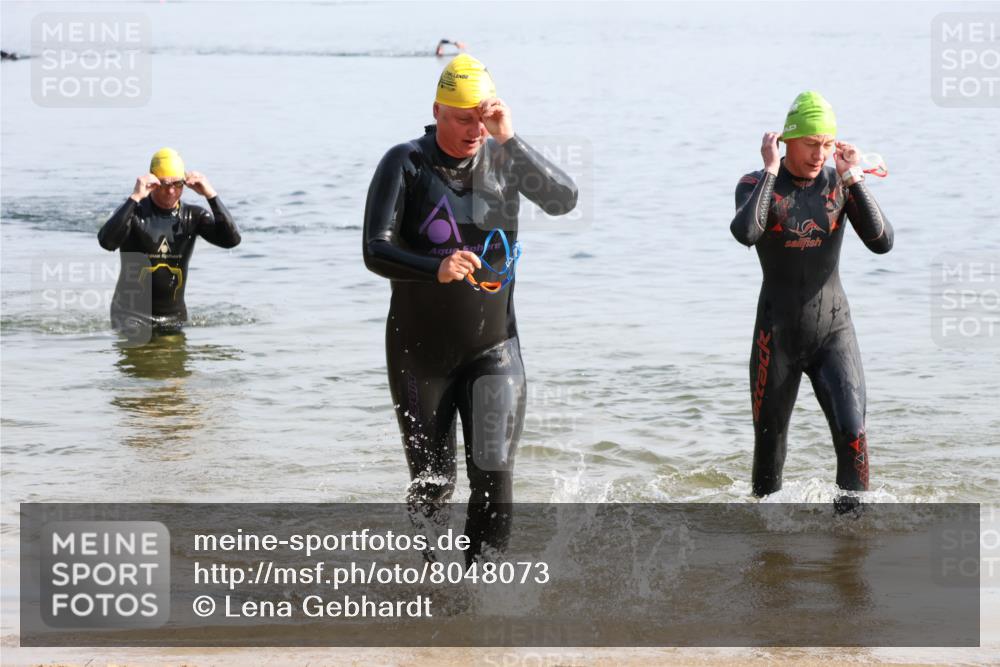 15.06.2025 - 27. Vierlanden-Triathlon Lena Gebhardt http://msf.ph/oto/8048073 15.06.2025 08:58:47 Schwimmen 208, 236 meine-sportfotos.de