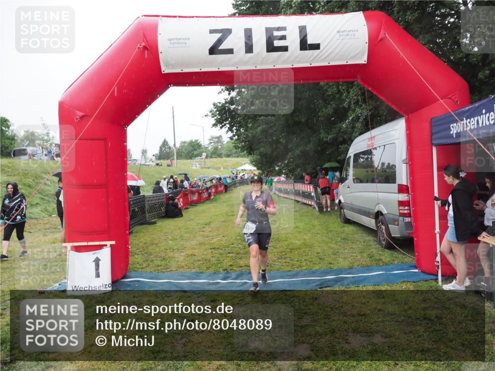 21.06.2025 - 27. Vierlanden-Triathlon MichiJ http://msf.ph/oto/8048089 15.06.2026 14:17:46 Ziel 1169 meine-sportfotos.de