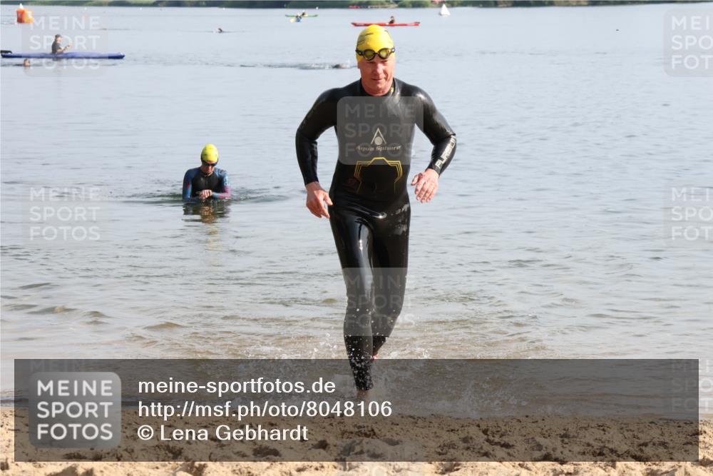 15.06.2025 - 27. Vierlanden-Triathlon Lena Gebhardt http://msf.ph/oto/8048106 15.06.2025 08:58:56 Schwimmen 208, 235, 236 meine-sportfotos.de