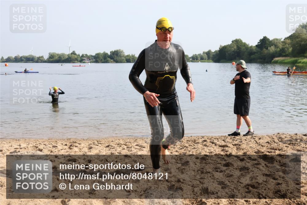15.06.2025 - 27. Vierlanden-Triathlon Lena Gebhardt http://msf.ph/oto/8048121 15.06.2025 08:58:59 Schwimmen 208, 227, 235, 236 meine-sportfotos.de