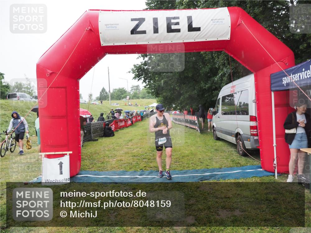 21.06.2025 - 27. Vierlanden-Triathlon MichiJ http://msf.ph/oto/8048159 15.06.2026 14:18:32 Ziel 1208, 1272 meine-sportfotos.de