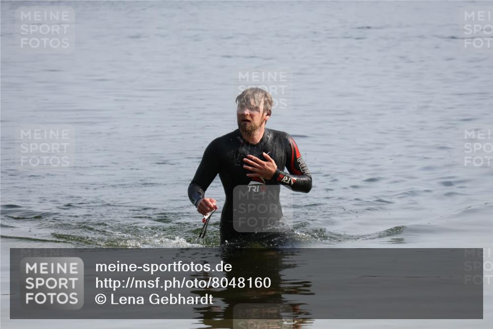 15.06.2025 - 27. Vierlanden-Triathlon Lena Gebhardt http://msf.ph/oto/8048160 15.06.2025 08:59:49 Schwimmen 241 meine-sportfotos.de