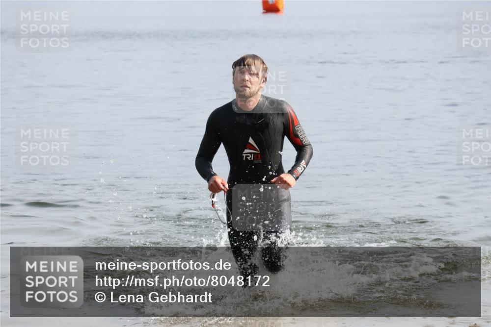 15.06.2025 - 27. Vierlanden-Triathlon Lena Gebhardt http://msf.ph/oto/8048172 15.06.2025 08:59:52 Schwimmen 241 meine-sportfotos.de