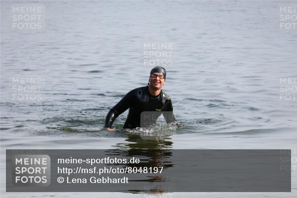 15.06.2025 - 27. Vierlanden-Triathlon Lena Gebhardt http://msf.ph/oto/8048197 15.06.2025 09:00:24 Schwimmen  meine-sportfotos.de