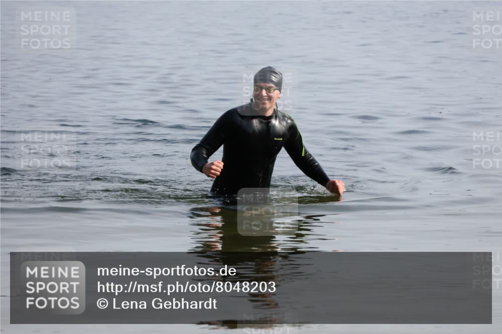 15.06.2025 - 27. Vierlanden-Triathlon Lena Gebhardt http://msf.ph/oto/8048203 15.06.2025 09:00:26 Schwimmen  meine-sportfotos.de