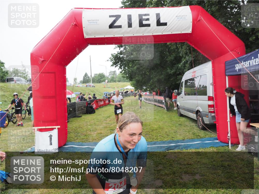 21.06.2025 - 27. Vierlanden-Triathlon MichiJ http://msf.ph/oto/8048207 15.06.2026 14:18:49 Ziel 204, 1216, 1228 meine-sportfotos.de