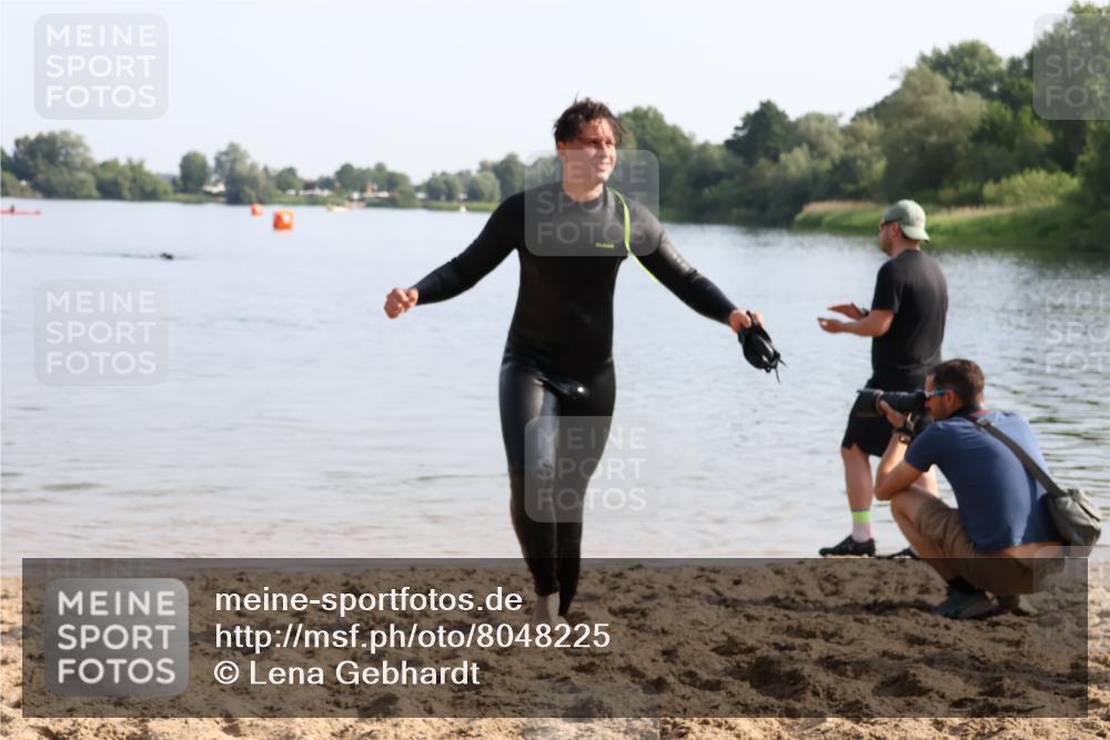 15.06.2025 - 27. Vierlanden-Triathlon Lena Gebhardt http://msf.ph/oto/8048225 15.06.2025 09:00:38 Schwimmen 58 meine-sportfotos.de
