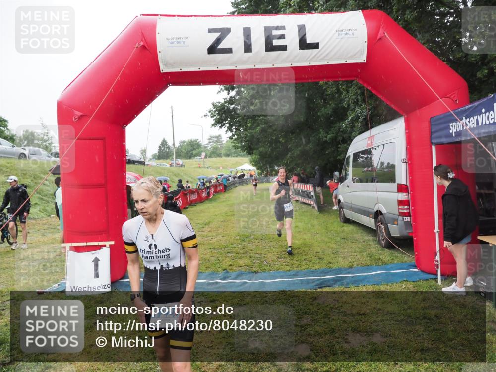 21.06.2025 - 27. Vierlanden-Triathlon MichiJ http://msf.ph/oto/8048230 15.06.2026 14:18:52 Ziel 1216, 1228 meine-sportfotos.de