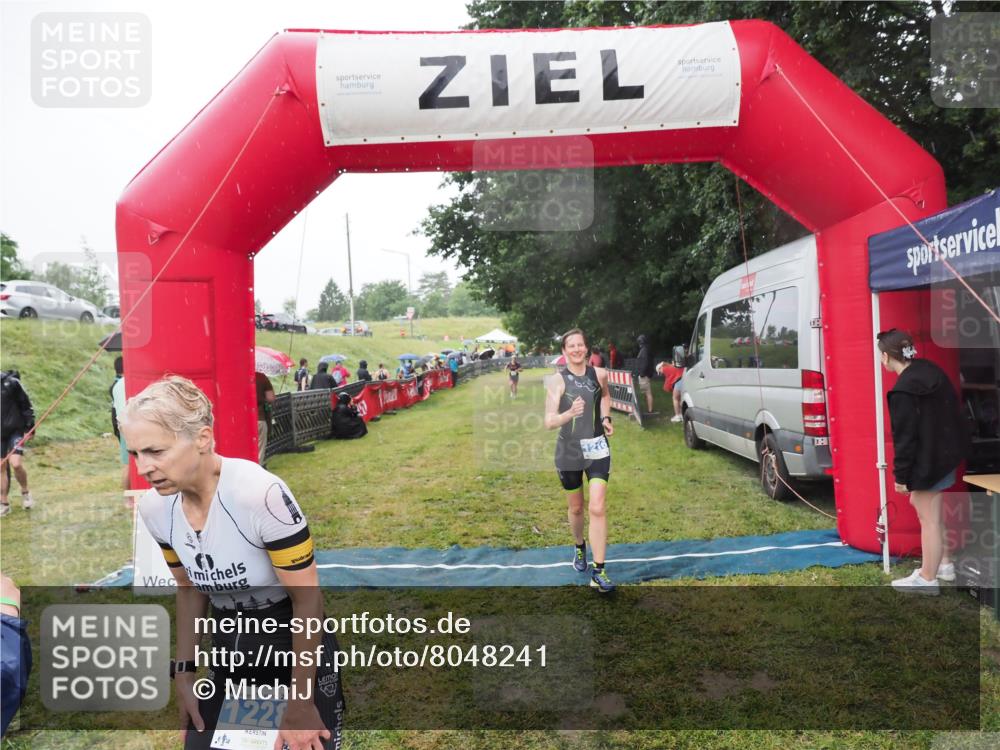 21.06.2025 - 27. Vierlanden-Triathlon MichiJ http://msf.ph/oto/8048241 15.06.2026 14:18:53 Ziel 1216, 1228 meine-sportfotos.de