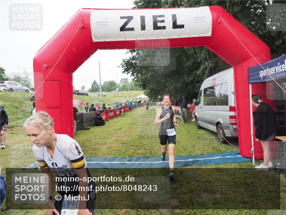 21.06.2025 - 27. Vierlanden-Triathlon MichiJ http://msf.ph/oto/8048243 15.06.2026 14:18:53 Ziel 1216, 1228 meine-sportfotos.de