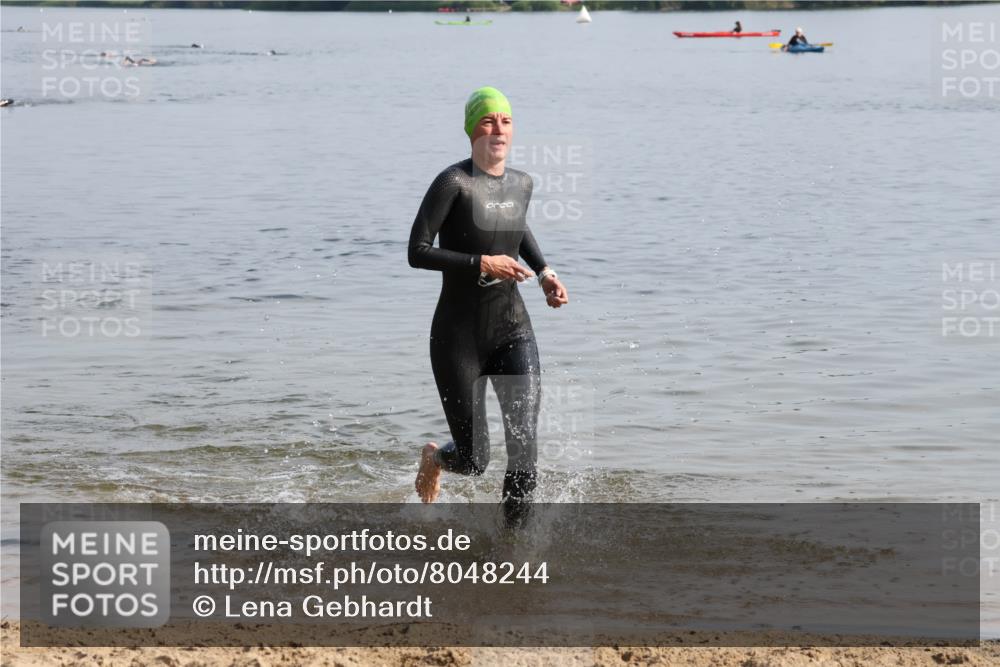 15.06.2025 - 27. Vierlanden-Triathlon Lena Gebhardt http://msf.ph/oto/8048244 15.06.2025 09:00:49 Schwimmen 58, 217 meine-sportfotos.de