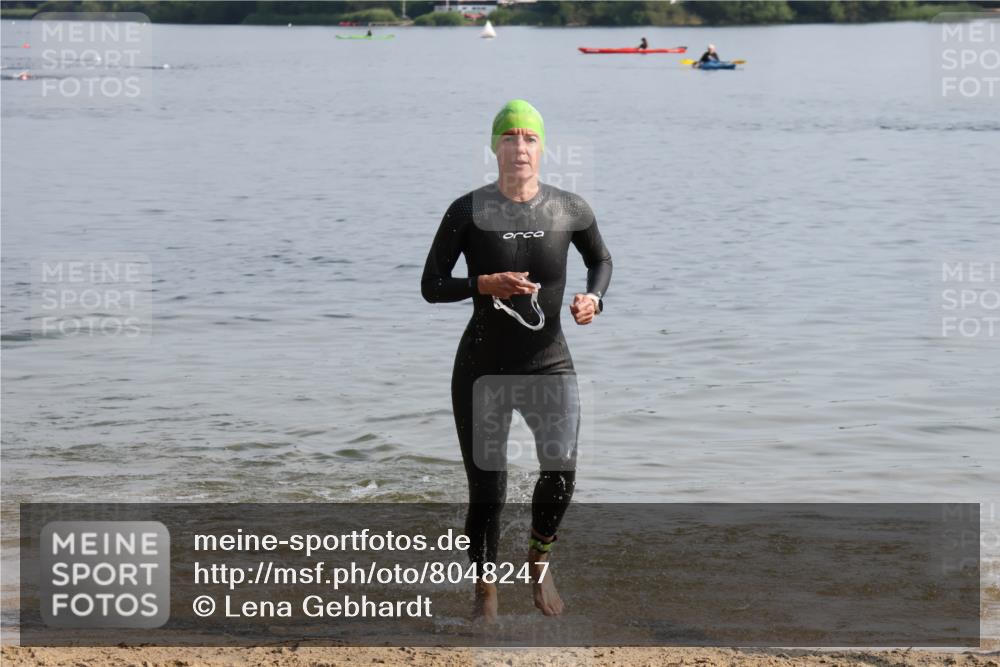 15.06.2025 - 27. Vierlanden-Triathlon Lena Gebhardt http://msf.ph/oto/8048247 15.06.2025 09:00:50 Schwimmen 58, 217 meine-sportfotos.de