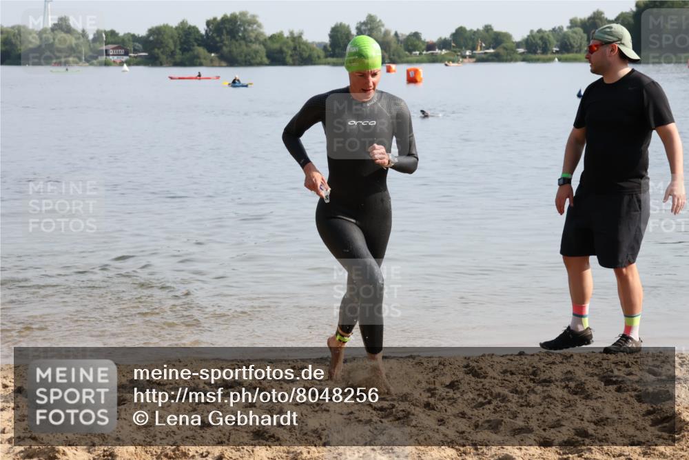 15.06.2025 - 27. Vierlanden-Triathlon Lena Gebhardt http://msf.ph/oto/8048256 15.06.2025 09:00:51 Schwimmen 217 meine-sportfotos.de