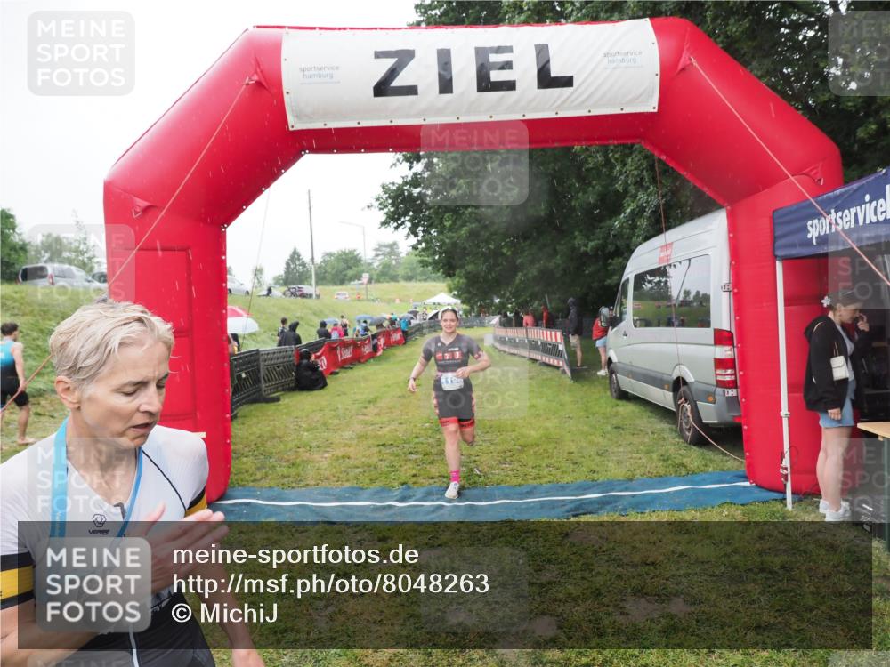 21.06.2025 - 27. Vierlanden-Triathlon MichiJ http://msf.ph/oto/8048263 15.06.2026 14:18:58 Ziel 1196, 1216 meine-sportfotos.de