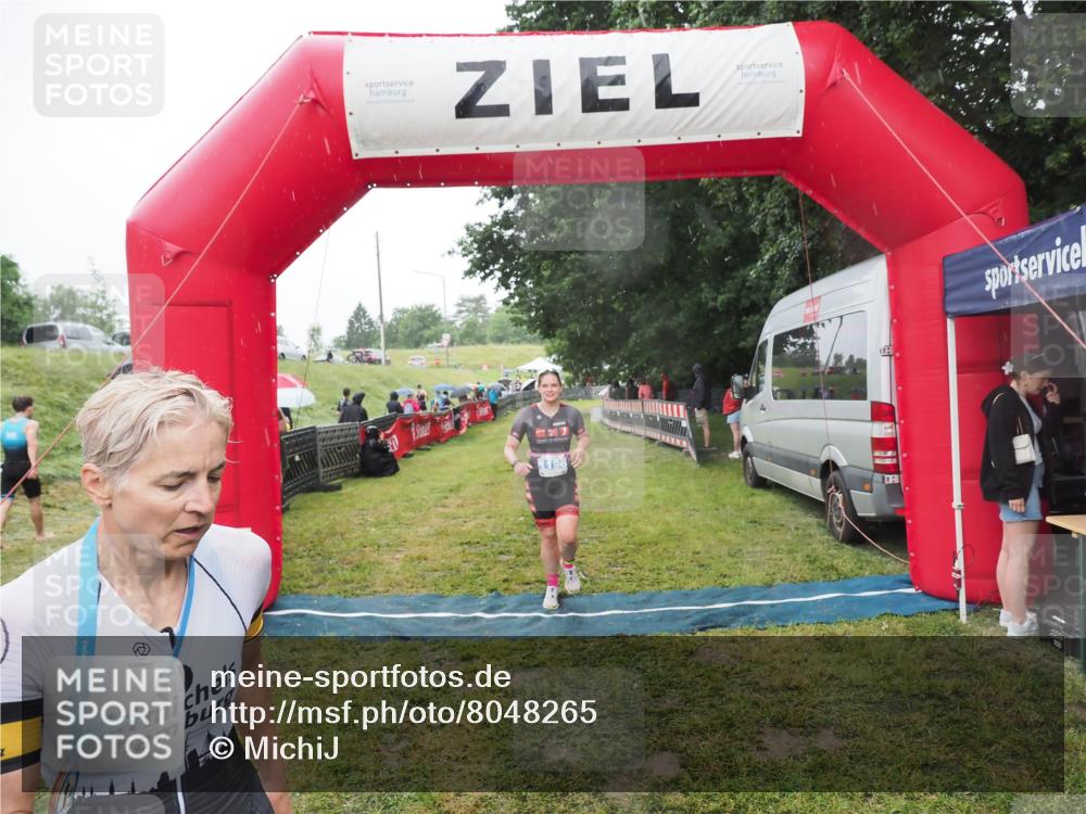 21.06.2025 - 27. Vierlanden-Triathlon MichiJ http://msf.ph/oto/8048265 15.06.2026 14:18:58 Ziel 1196, 1216 meine-sportfotos.de