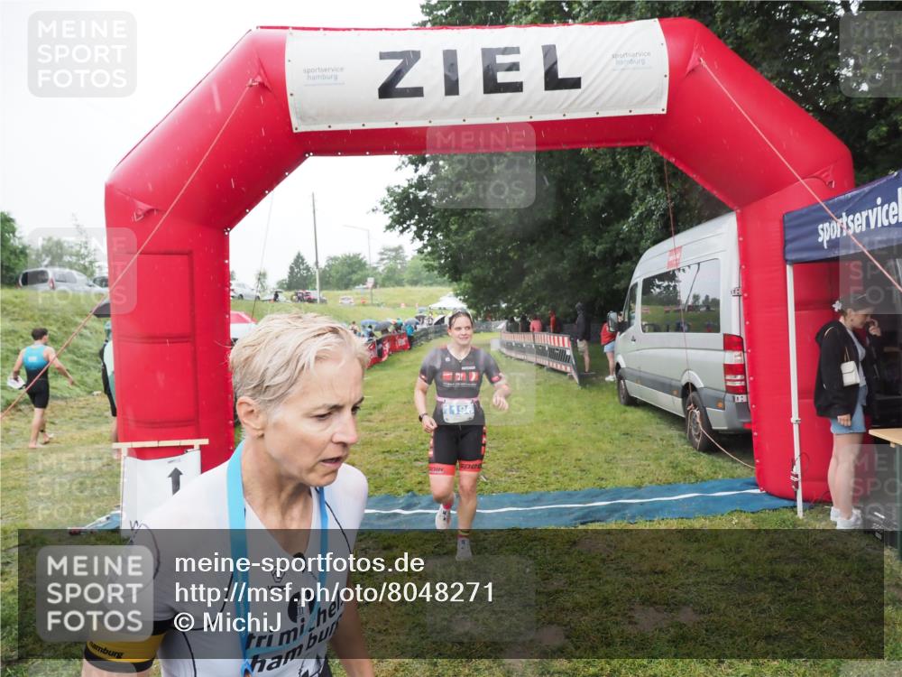 21.06.2025 - 27. Vierlanden-Triathlon MichiJ http://msf.ph/oto/8048271 15.06.2026 14:18:59 Ziel 1196, 1216 meine-sportfotos.de