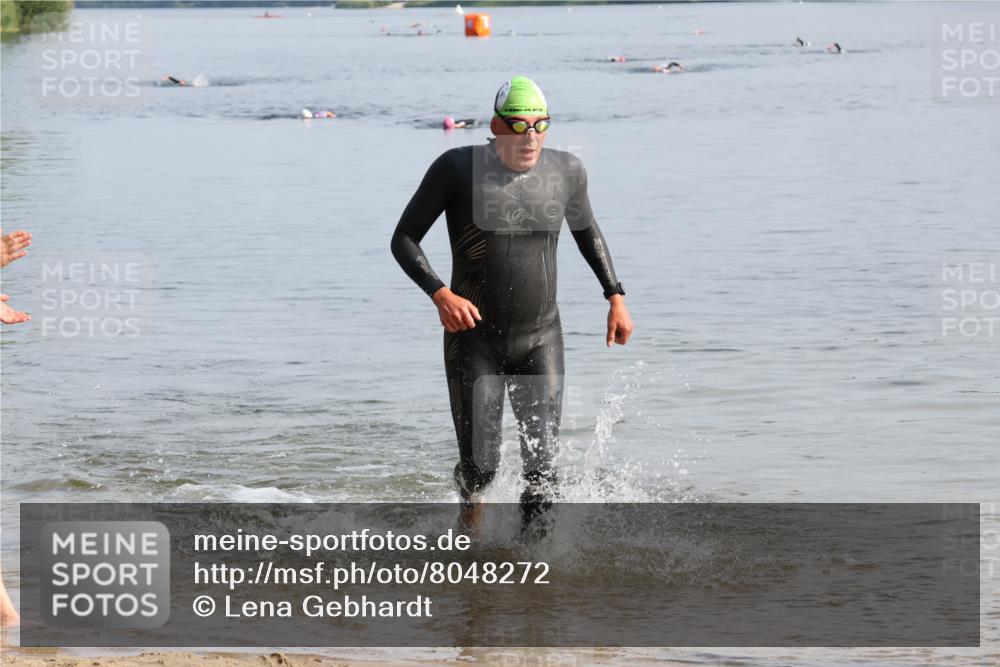 15.06.2025 - 27. Vierlanden-Triathlon Lena Gebhardt http://msf.ph/oto/8048272 15.06.2025 09:00:55 Schwimmen 217 meine-sportfotos.de
