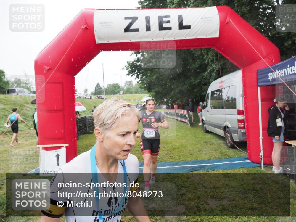 21.06.2025 - 27. Vierlanden-Triathlon MichiJ http://msf.ph/oto/8048273 15.06.2026 14:18:59 Ziel 1196, 1216 meine-sportfotos.de
