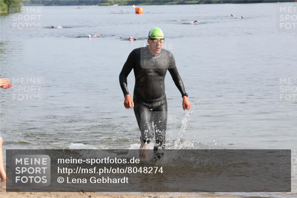 15.06.2025 - 27. Vierlanden-Triathlon Lena Gebhardt http://msf.ph/oto/8048274 15.06.2025 09:00:55 Schwimmen 217 meine-sportfotos.de