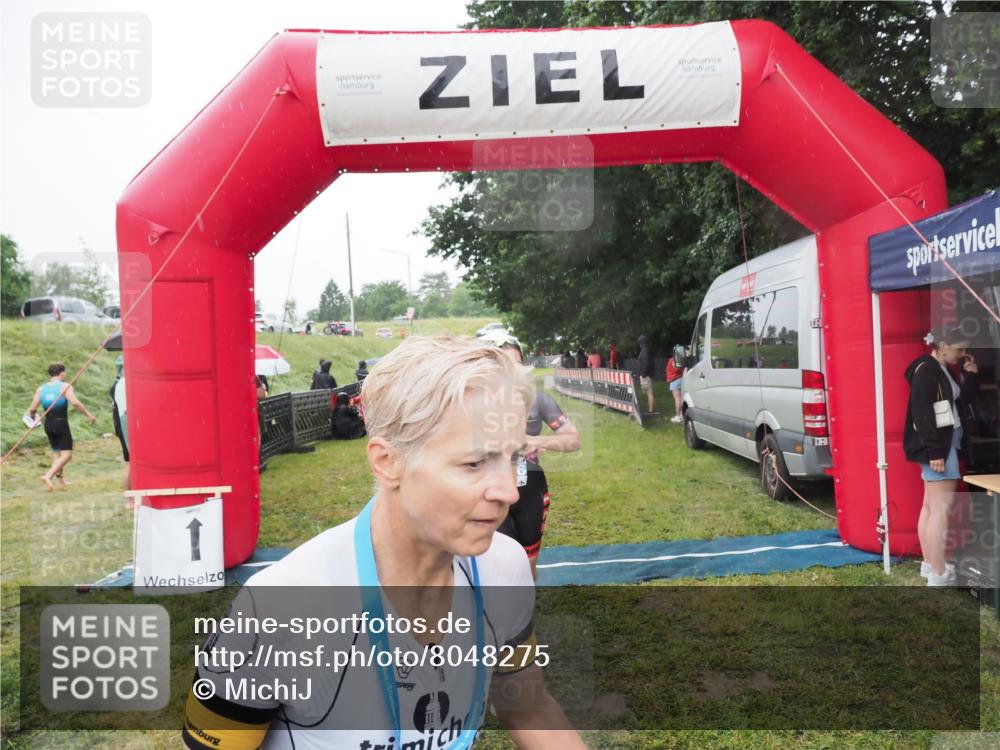 21.06.2025 - 27. Vierlanden-Triathlon MichiJ http://msf.ph/oto/8048275 15.06.2026 14:18:59 Ziel 1196, 1216 meine-sportfotos.de