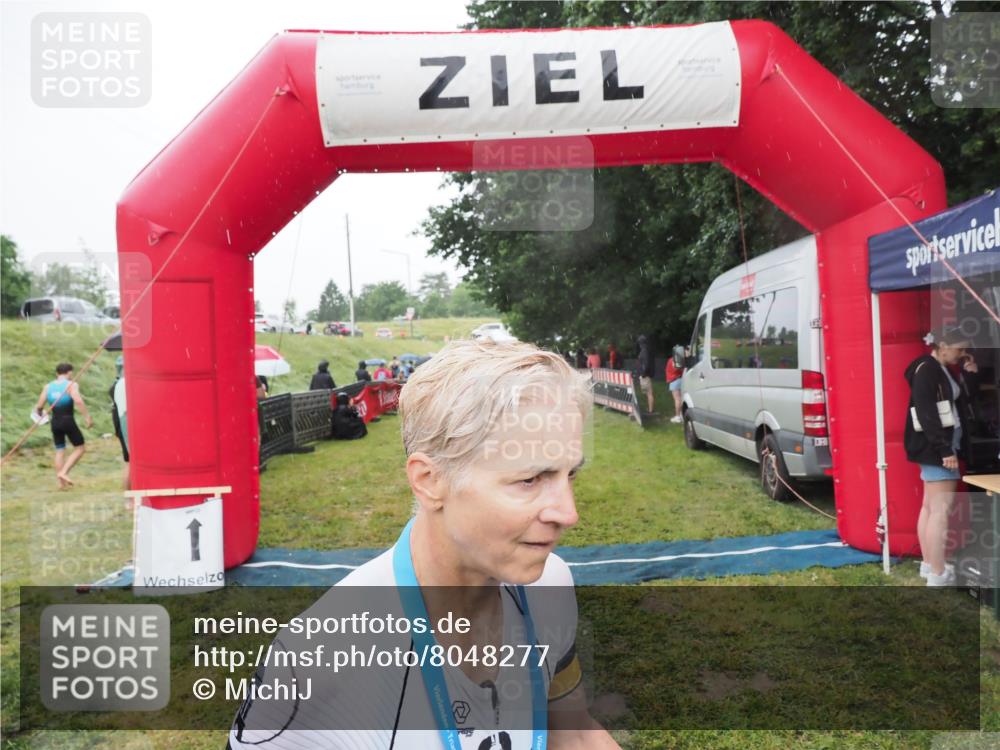 21.06.2025 - 27. Vierlanden-Triathlon MichiJ http://msf.ph/oto/8048277 15.06.2026 14:18:59 Ziel 1196, 1216 meine-sportfotos.de