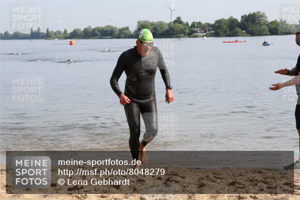 15.06.2025 - 27. Vierlanden-Triathlon Lena Gebhardt http://msf.ph/oto/8048279 15.06.2025 09:00:57 Schwimmen 217 meine-sportfotos.de