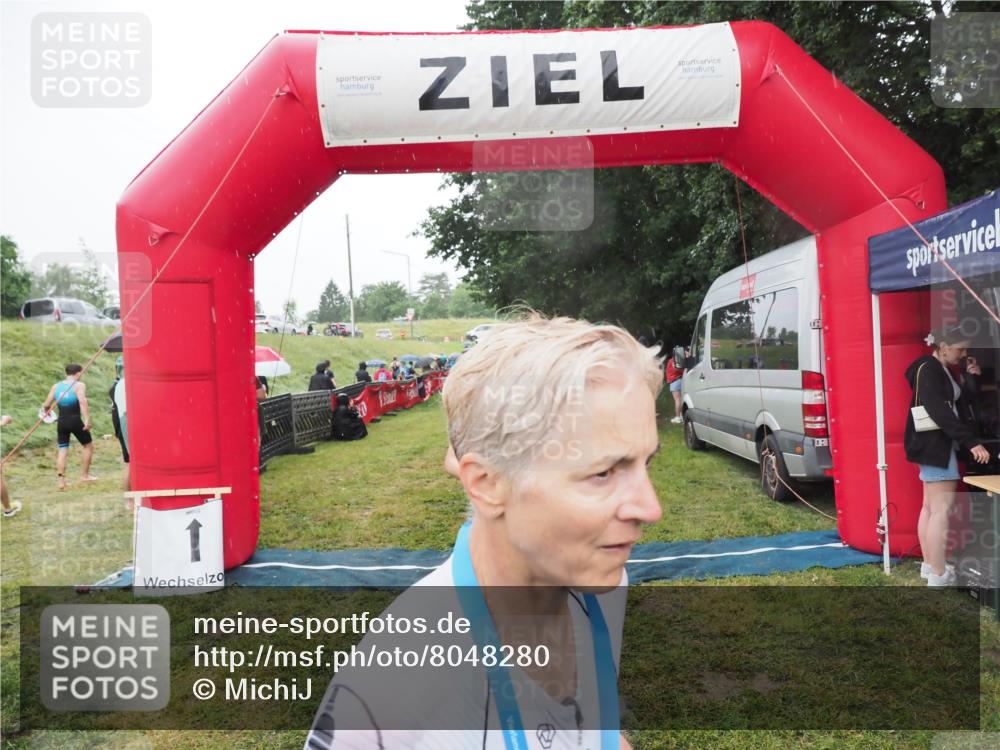 21.06.2025 - 27. Vierlanden-Triathlon MichiJ http://msf.ph/oto/8048280 15.06.2026 14:18:59 Ziel 1196, 1216 meine-sportfotos.de