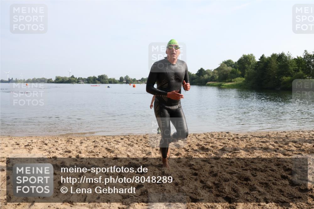 15.06.2025 - 27. Vierlanden-Triathlon Lena Gebhardt http://msf.ph/oto/8048289 15.06.2025 09:00:59 Schwimmen 217 meine-sportfotos.de