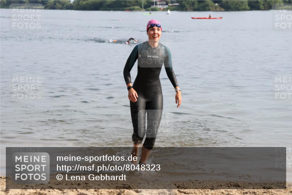15.06.2025 - 27. Vierlanden-Triathlon Lena Gebhardt http://msf.ph/oto/8048323 15.06.2025 09:01:50 Schwimmen 196, 206, 214, 242 meine-sportfotos.de