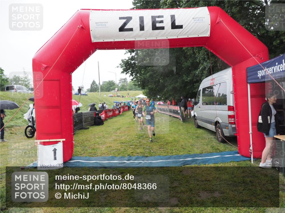 21.06.2025 - 27. Vierlanden-Triathlon MichiJ http://msf.ph/oto/8048366 15.06.2026 14:19:35 Ziel 1198, 1200, 1265, 1303 meine-sportfotos.de