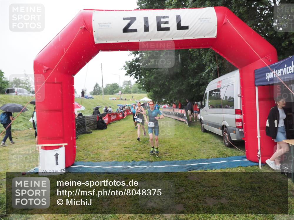 21.06.2025 - 27. Vierlanden-Triathlon MichiJ http://msf.ph/oto/8048375 15.06.2026 14:19:36 Ziel 1198, 1200, 1265, 1303 meine-sportfotos.de