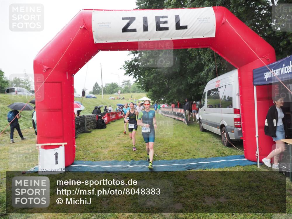 21.06.2025 - 27. Vierlanden-Triathlon MichiJ http://msf.ph/oto/8048383 15.06.2026 14:19:36 Ziel 1198, 1200, 1265, 1303 meine-sportfotos.de
